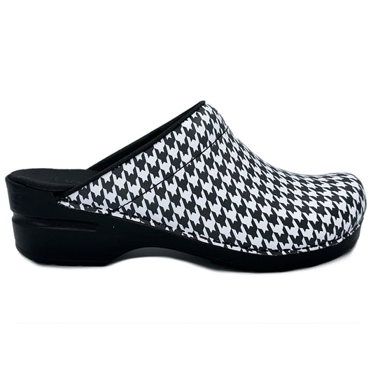 Sanita Feodora Geometric PU Clogs in Black/White 472038